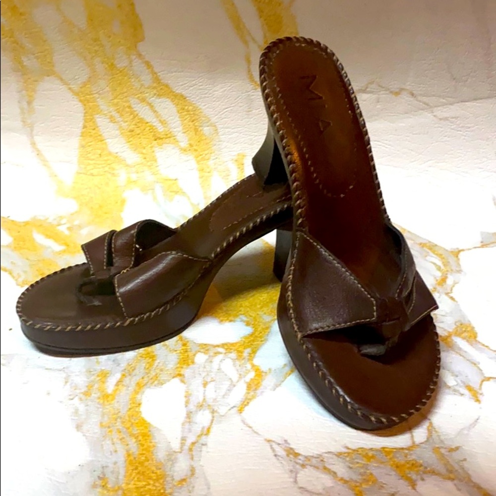 Mia’s Cross Strap Mule Heel